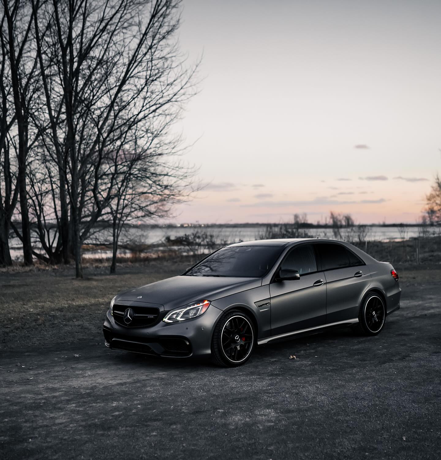 Mercedes Benz E63 S, Gris foncé satin